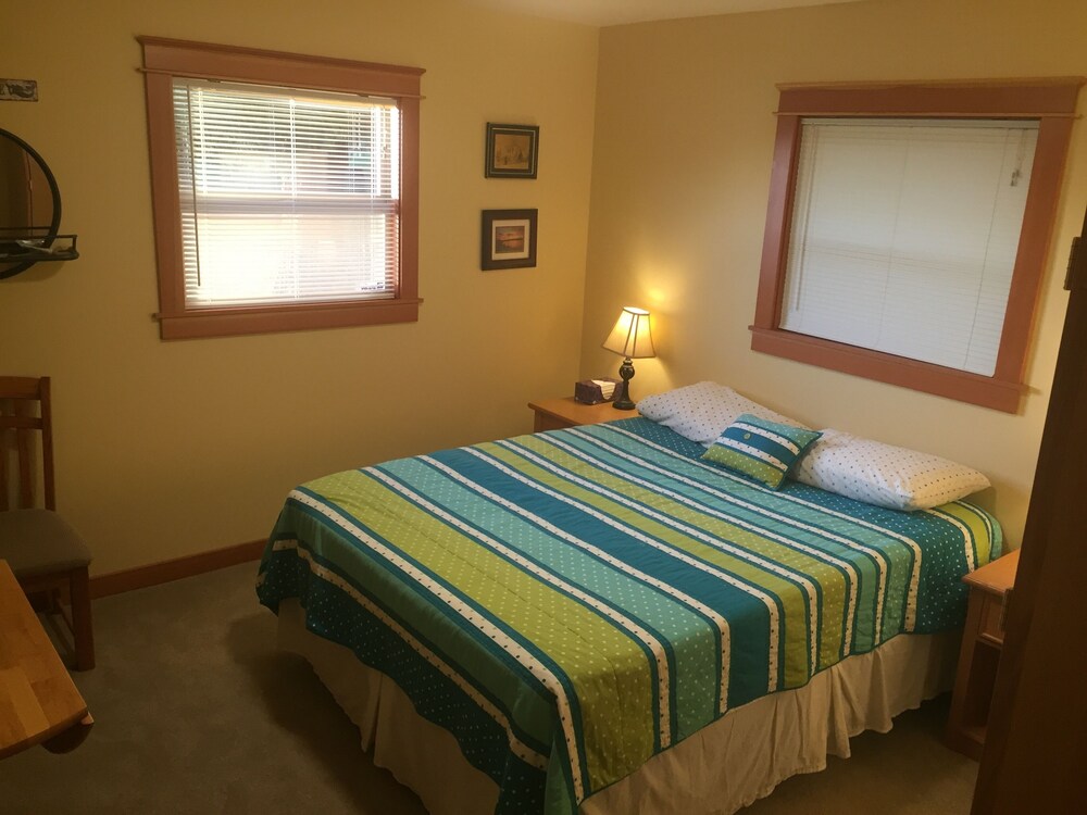 Beach house on the bay with pickleball court Anderson Island Vrbo