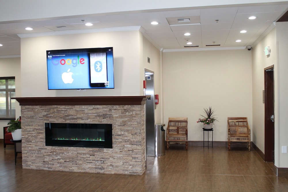 Comfort Inn & Suites Lakewood by JBLM in Best Rates & Deals on