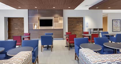 Holiday Inn Express & Suites Hudson I-94, an IHG Hotel