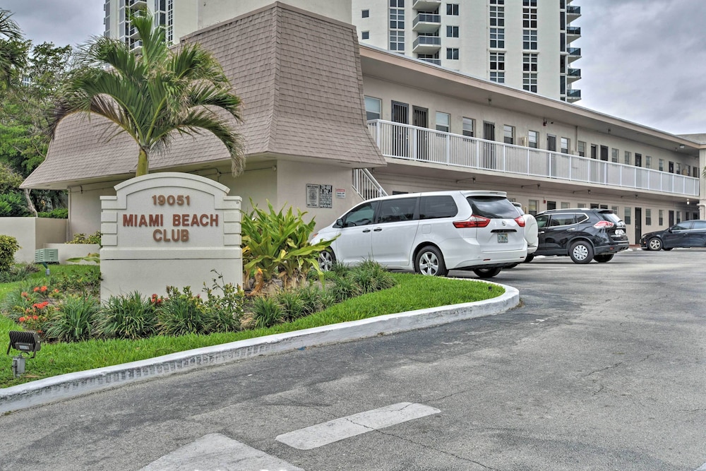 Oceanfront Miami Beach Condo w/ Resort Pool Access