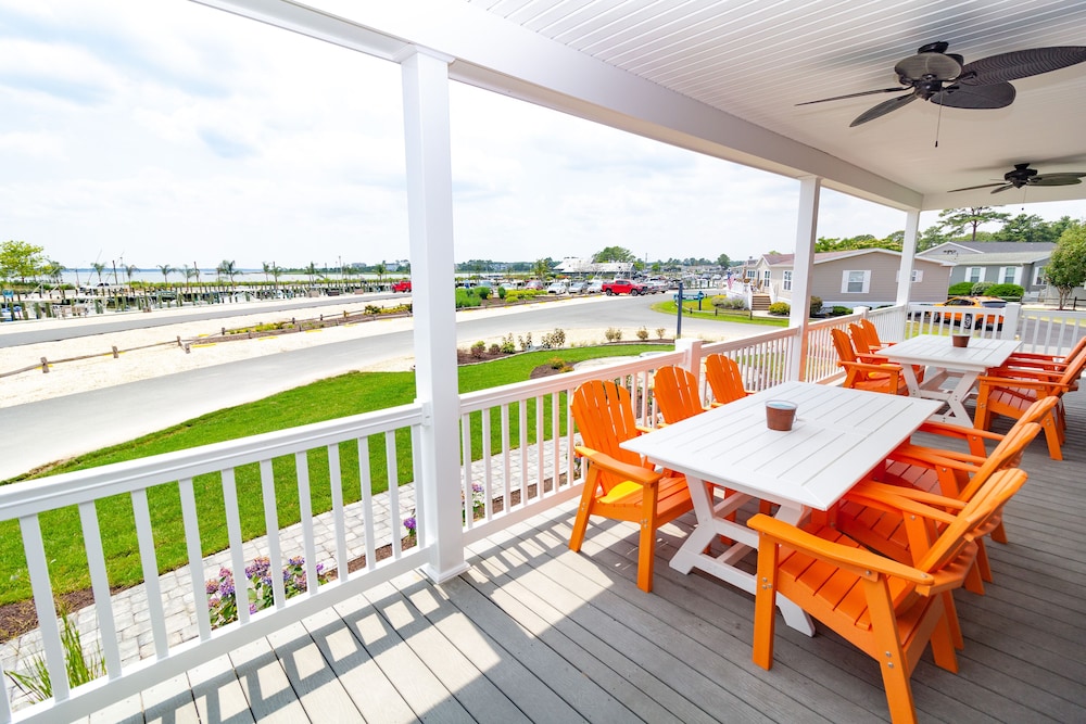 Stunning home - waterfront, beach, pools - great for family and pets!