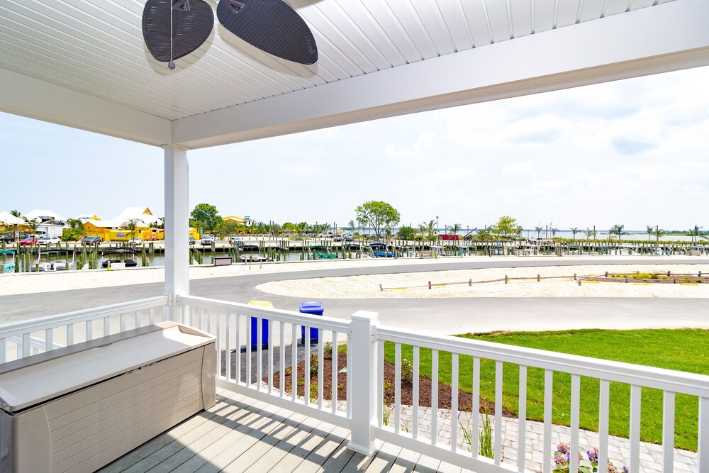 Stunning home - waterfront, beach, pools - great for family and pets!