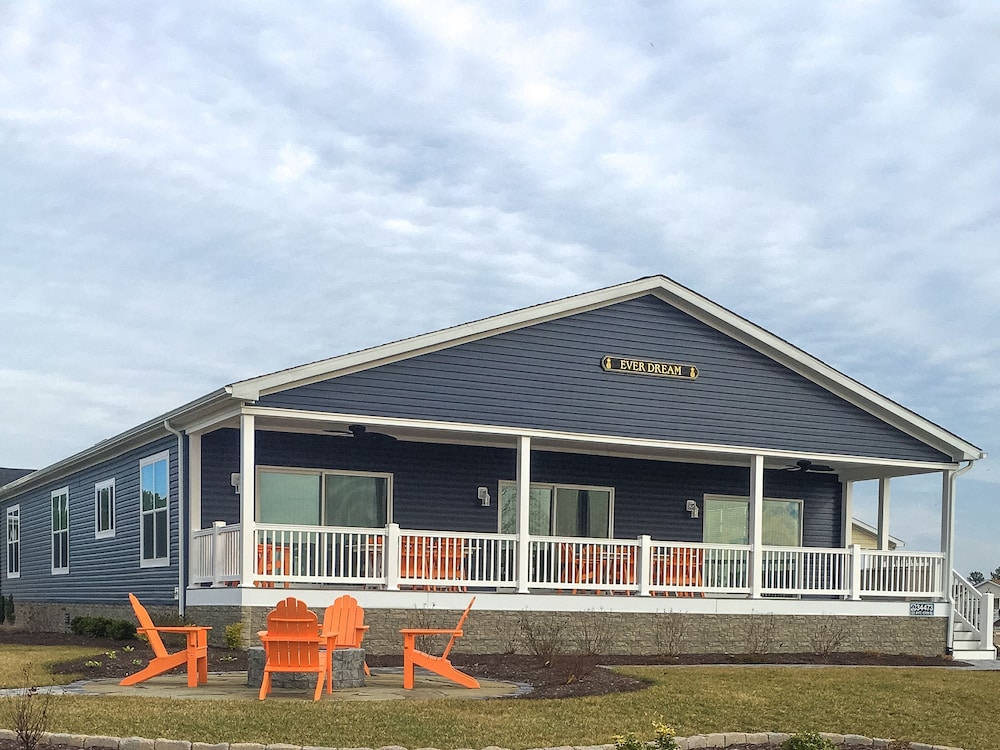 Stunning home - waterfront, beach, pools - great for family and pets!