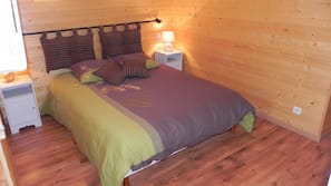 2 bedrooms, individually decorated, individually furnished, desk