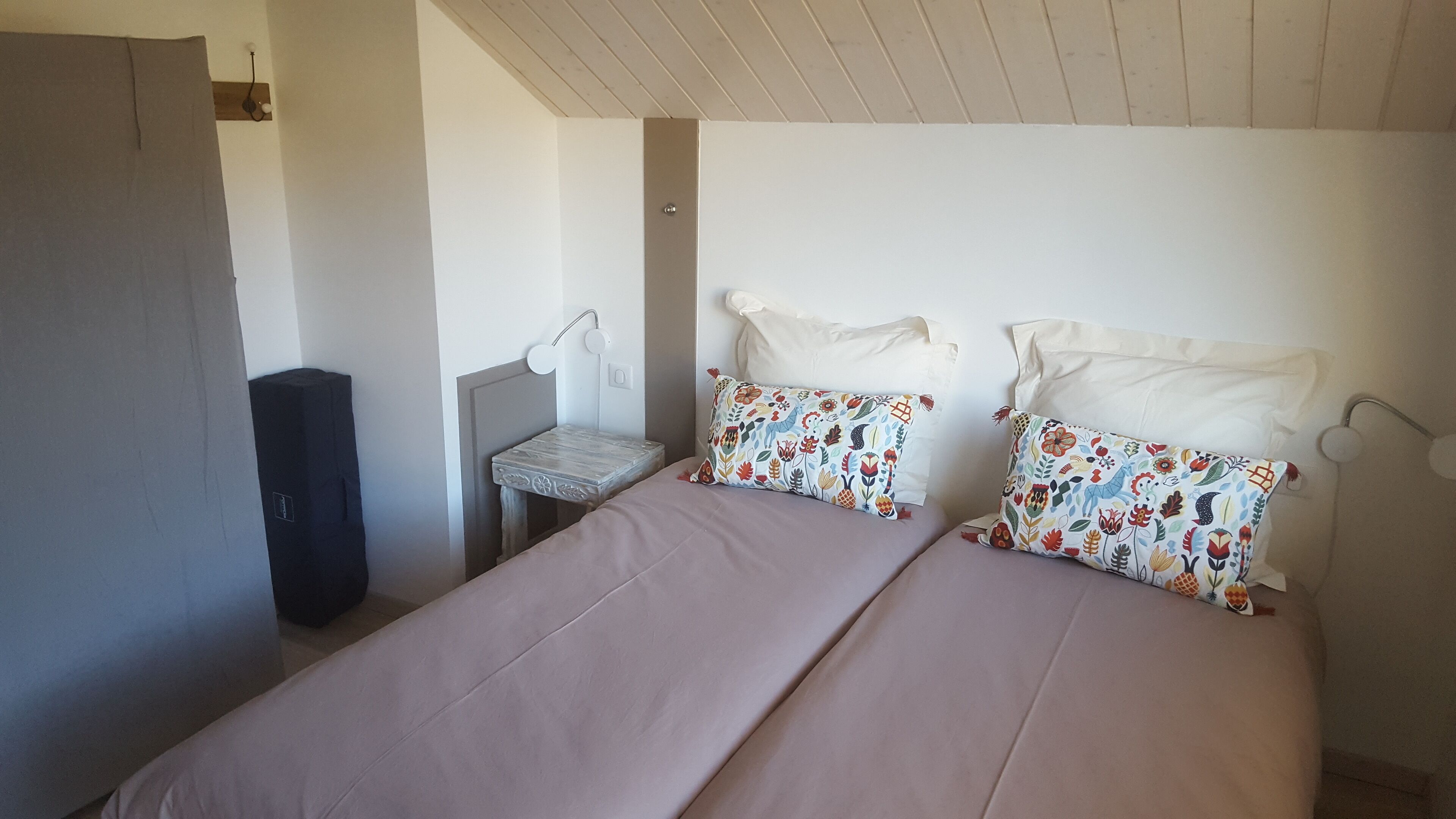 湖と山の間に囲まれた半囲い地のある家 口コミ 部屋写真 料金 お得情報 エクスペディア