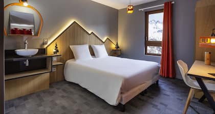 Hotel Base Camp Lodge