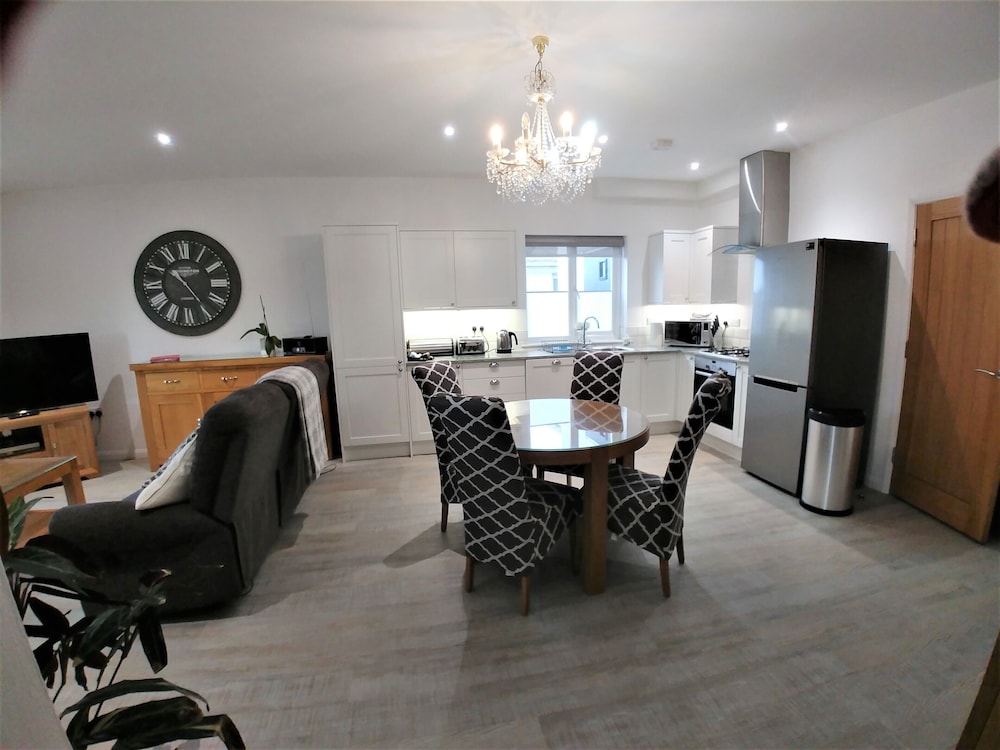 Private kitchen, Meadow View Apartments