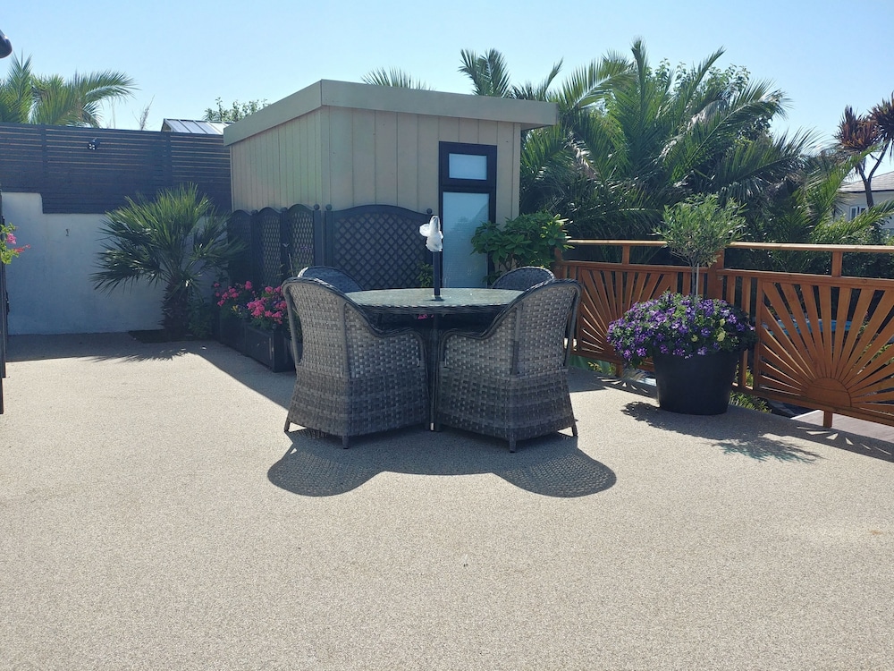 Terrace/patio, Meadow View Apartments