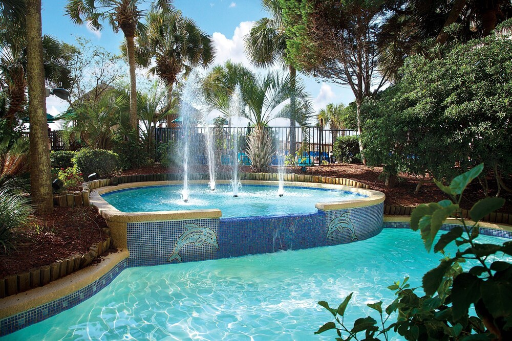 Spacious 1 Bedroom Oceanfront Suite w/ View + Official On-Site Rental Privileges