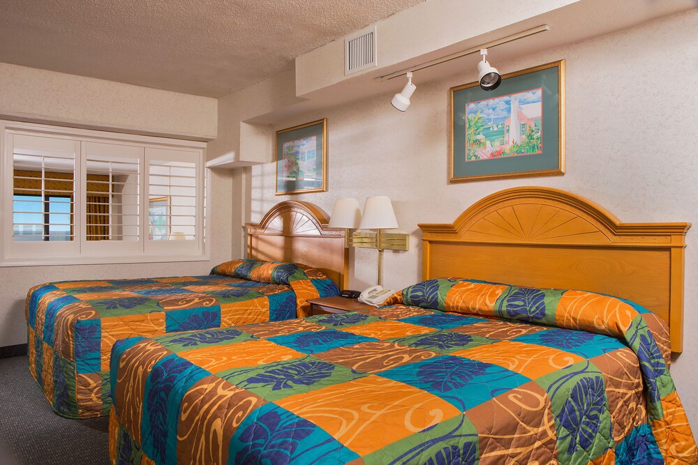 Oceanfront 1 Bedroom w/ an Incredible View + Official On-Site Rental Privileges