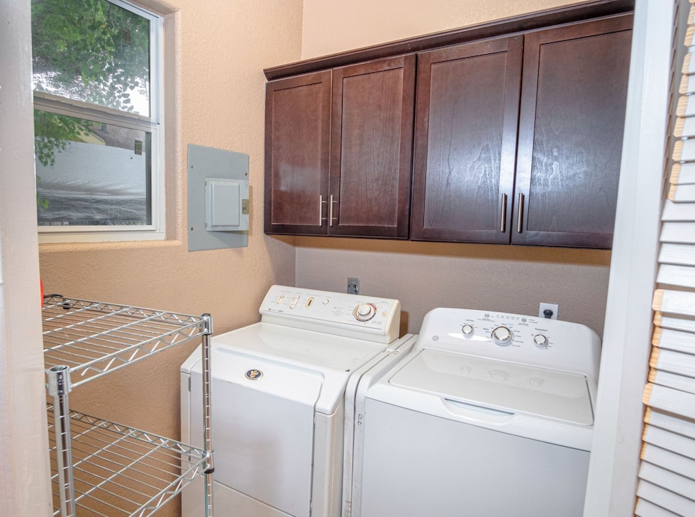 Florida St Nice Remodeled 3br/2ba Near Downtown