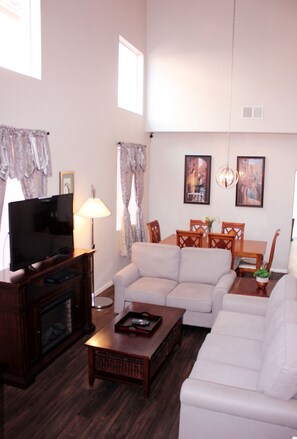 Deluxe Room, 1 King Bed | Living area | Flat-screen TV