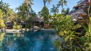 Kolam renang outdoor