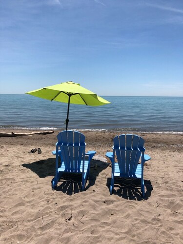 Port Stanley Lake Front Cottage With its own Beach! in London, United States