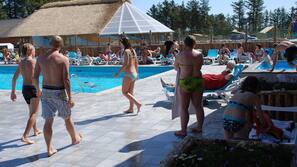 Sæsonbestemt udendørs pool