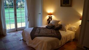 3 bedrooms, iron/ironing board, WiFi, linens