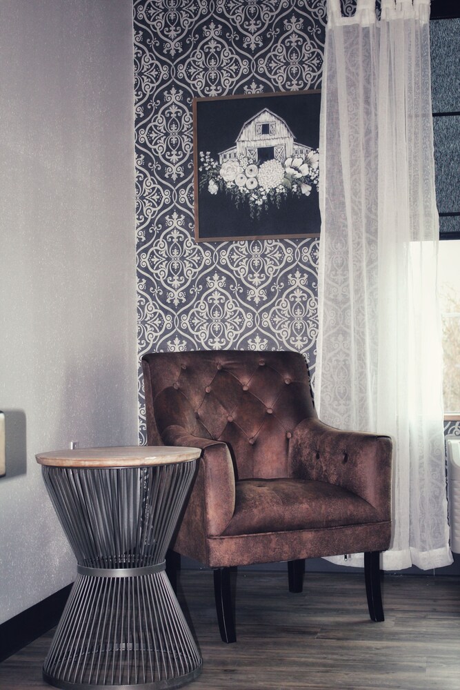 Waterfront Hotel, Prairie Du Chien: $119 Room Prices - Kids Stay Free