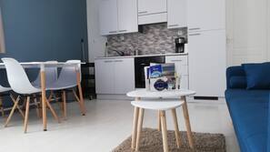 Réfrigérateur, micro-ondes, four, fourneau de cuisine