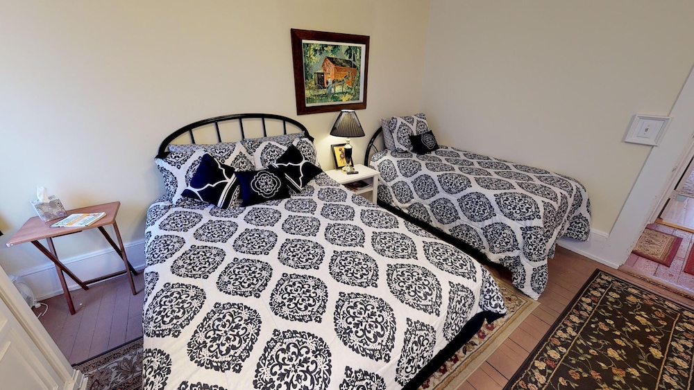 Hyde House Rose Garden Bed & Breakfast Hocking Hills Ohio between Logan