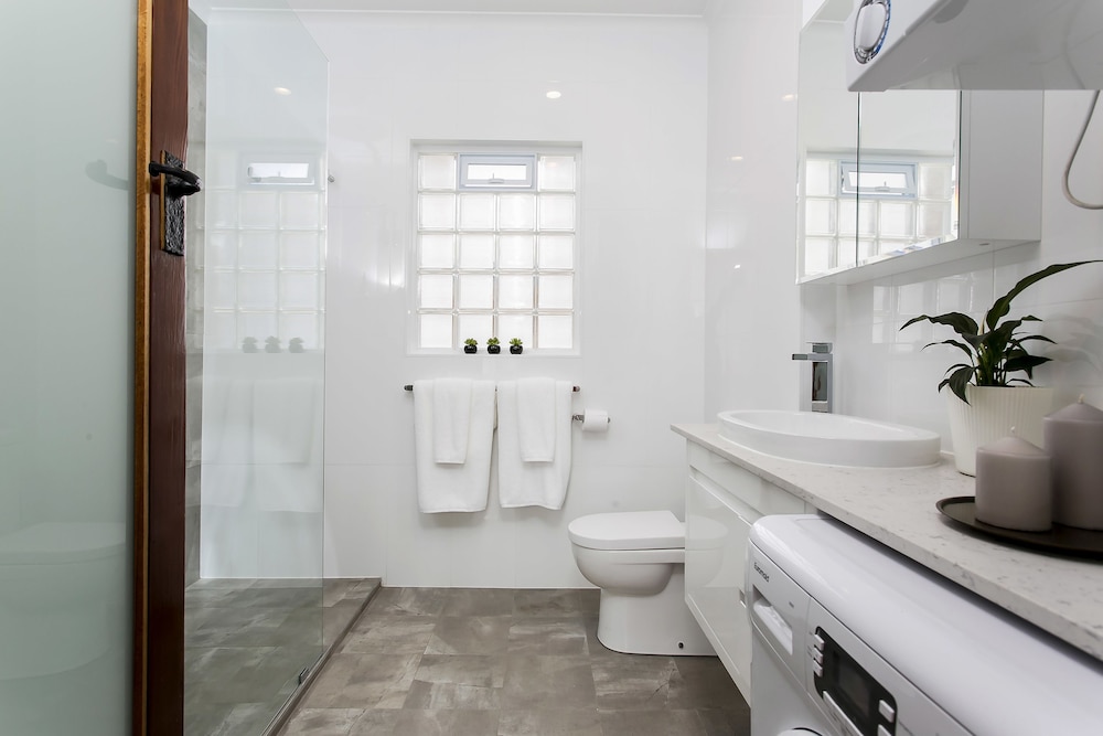 Inner City Convenience in a Stylish Abode