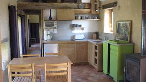 Réfrigérateur, four, fourneau de cuisine, cafetière/bouilloire
