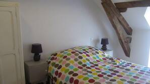 4 chambres, fer et planche à repasser, lits bébé (gratuits)