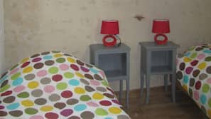 4 chambres, fer et planche à repasser, lits bébé (gratuits)