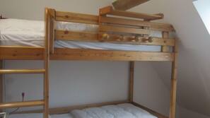 3 chambres, fer et planche à repasser, lits bébé (gratuits)