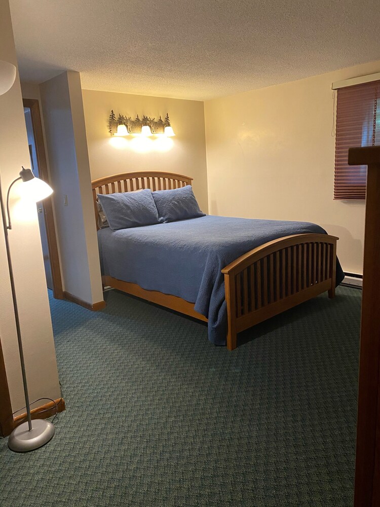 North Conway Getaway! Stonehurst Village Condo 2,500 Sq. Ft, North Conway Room Prices