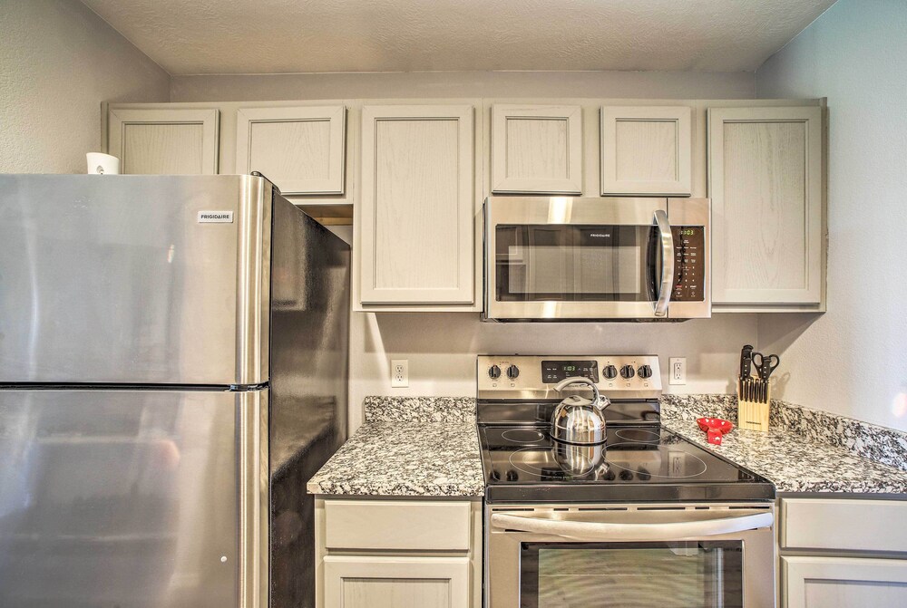 Clean & Cozy Family Condo in the Heart of Branson!