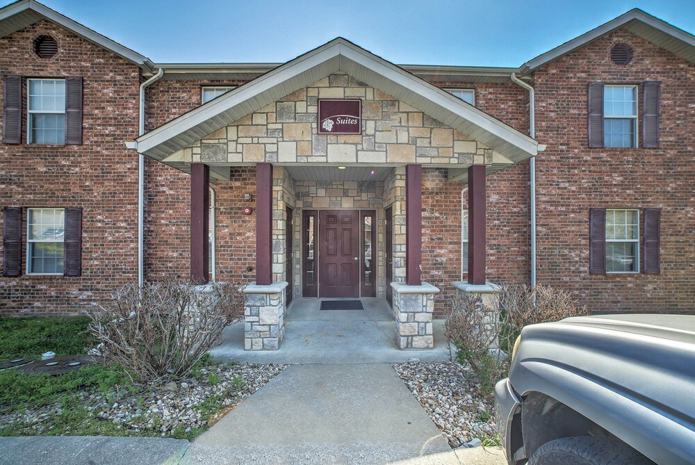 Clean & Cozy Family Condo in the Heart of Branson!