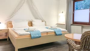 Zimmersafe, Verdunkelungsvorhänge, kostenpflichtige Babybetten