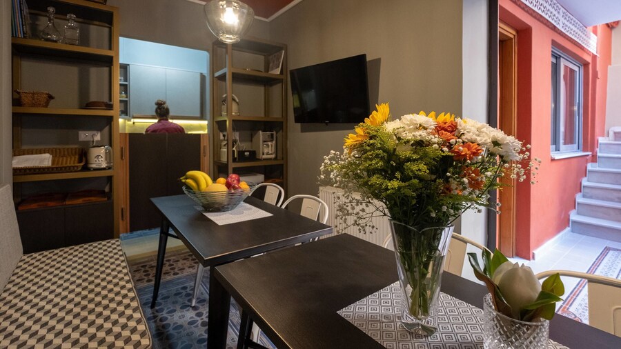 Athenian Yard Suites