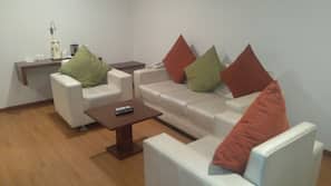 In-room safe, blackout curtains, free WiFi, linens