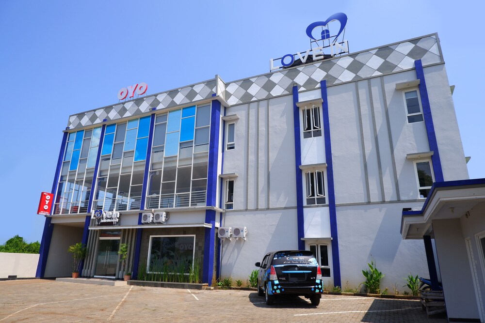 Menelusuri Surga Kecil Di Pantai Bandengan Jepara