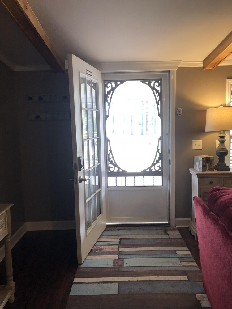 LAKE MARION LAKE FRONT VACATION RENTAL, Manning Room Prices & Reviews