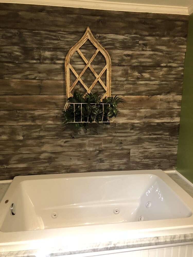 LAKE MARION LAKE FRONT VACATION RENTAL, Manning Room Prices & Reviews