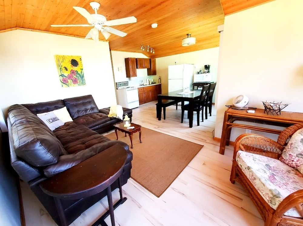 Cribs on East Lake in Belleville Best Rates & Deals on Orbitz