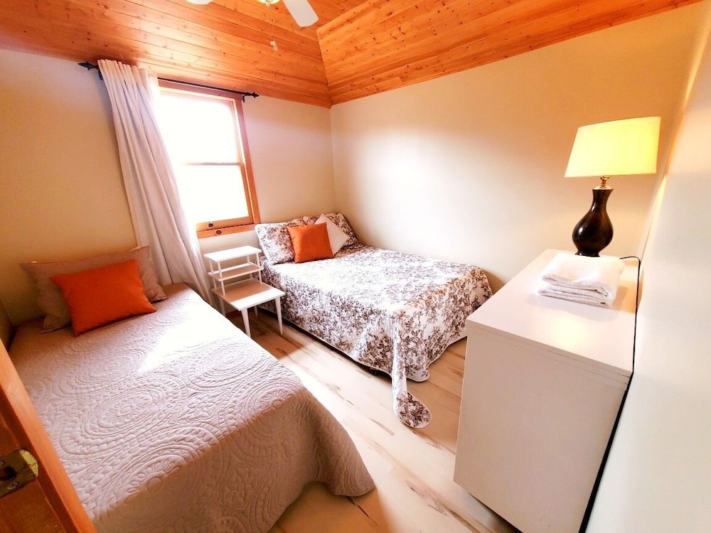 Cribs on East Lake in Prince Edward Best Rates & Deals on Orbitz