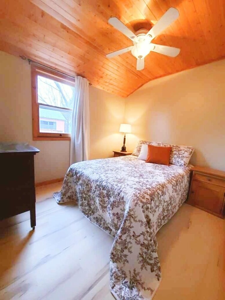 Cribs on East Lake in Prince Edward Best Rates & Deals on Orbitz