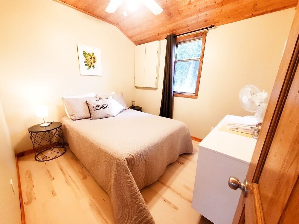 Cribs on East Lake in Prince Edward Best Rates & Deals on Orbitz