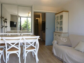 250m From Ski Slopes Ground Floor Balcony Tv Ski Locker 36m