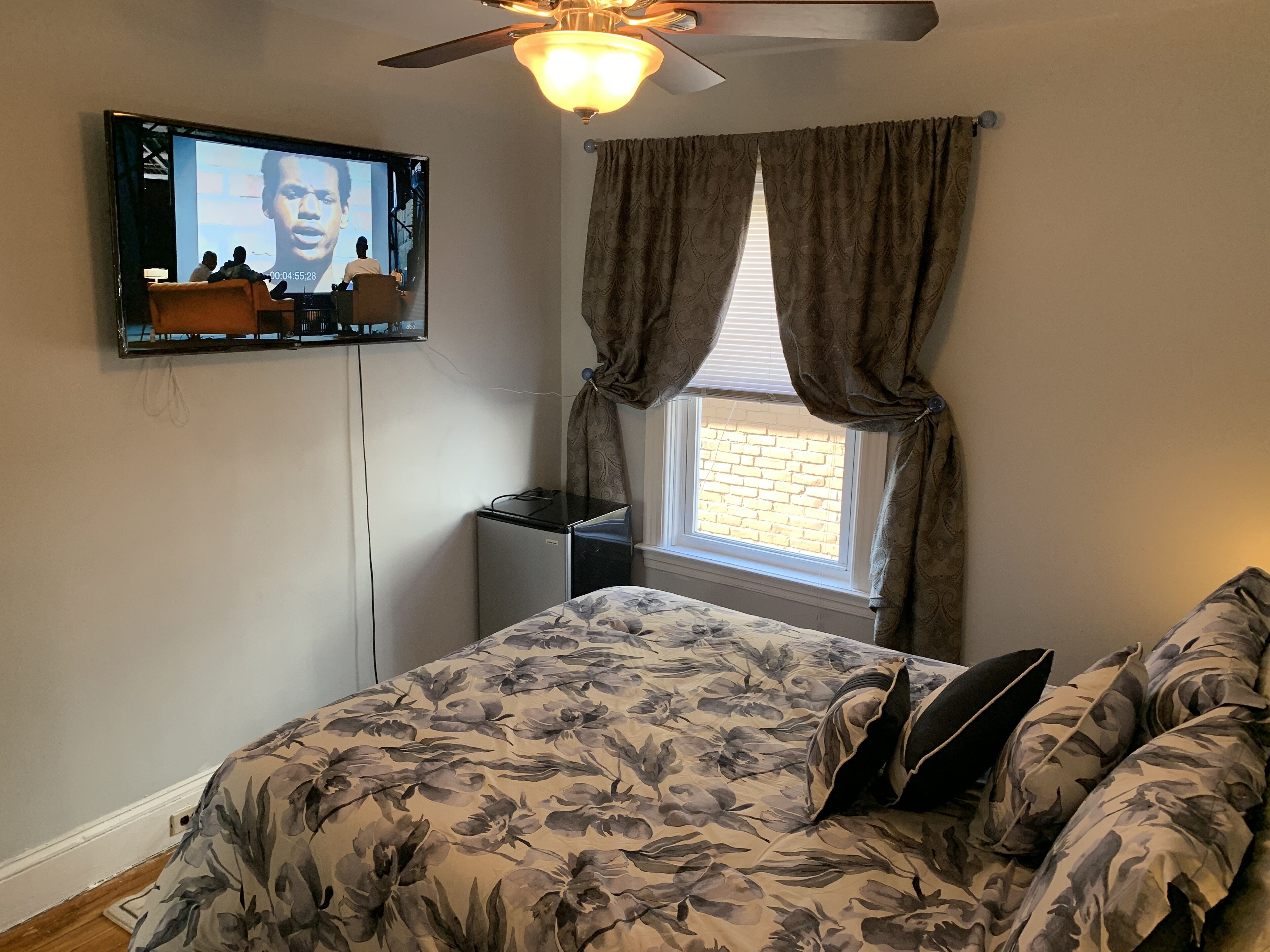 Comfortable & well-appointed On the Line Mas & RI (1st floor) in Providence, United States