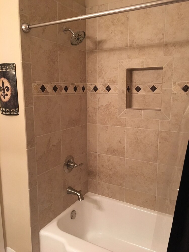 1920's Cozy Cottage within walking distance to Oaklawn race track!