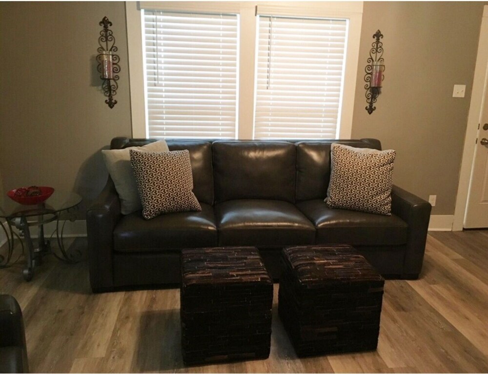 1920's Cozy Cottage within walking distance to Oaklawn race track!