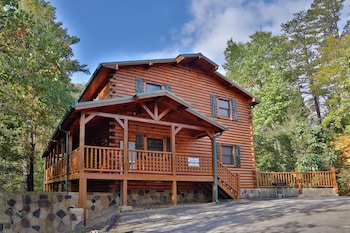 Smoky Bear Manor Five Bedroom Cabin Gatlinburg Pigeon Forge