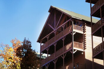 Majestic Mountain Pool Lodge Seven Bedroom Cabin Reviews