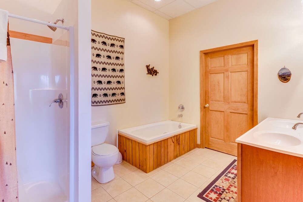 Log Cabin With Mountain Views Deck Hot Tub Close To Bryson