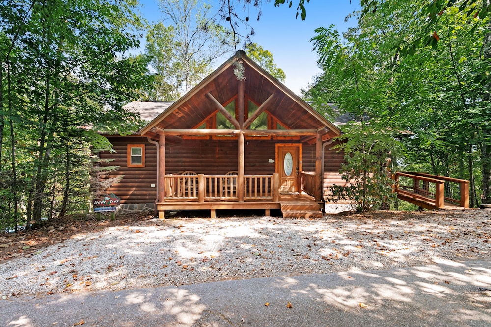 Log Cabin With Mountain Views Deck Hot Tub Close To Bryson