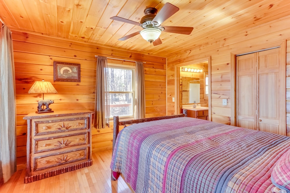 Log Cabin With Mountain Views Deck Hot Tub Close To Bryson